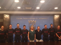 Almuñécar mejora la profesionalización de su parque de bomberos con siete nuevos funcionarios