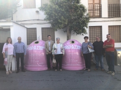 Una campaña en Órgiva incentiva el reciclaje de vidrio para ayudar en la investigación contra el cáncer