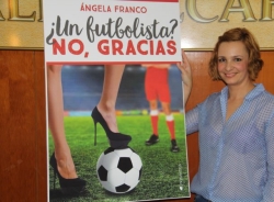 La escritora almuñequera Ángela Franco presenta este viernes su nueva novela de la saga futbolística