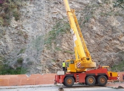 Almuñécar lleva a cabo obras de contención del talud en la Avenida Amelia Sánchez de Alcázar
