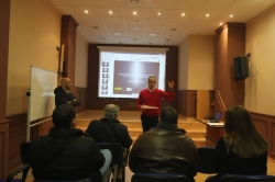 Fernández Medina explica a los vecinos el proyecto del las calles Nevería y Notaría de Almuñécar