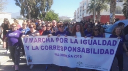Una marcha reivindicativa y festiva clama en Salobreña por una sociedad igualitaria entre mujeres y hombres