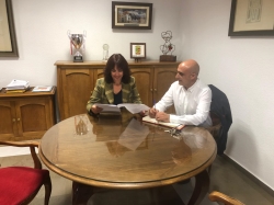 La diputada de Bienestar Social visita al personal de los Servicios Sociales de Fuente Vaqueros