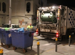 Almuñécar pondrá en marcha horario especial de recogida de basura en Semana Santa por el Centro Comercial