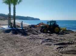 El Ayuntamiento de Almuñécar sigue trabajando en la puesta a punto de las playas