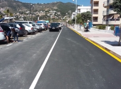 La Herradura instala nuevo mobiliario urbano en el paseo