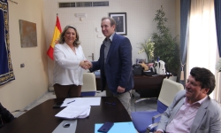 Trini Herrera y FCC firman el nuevo contrato de limpieza de Almuñécar y La Herradura