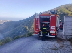 Bomberos de Almuñécar y un helicóptero del Infoca junto a un reten sofocaron esta tarde un incendio en el pago de El Cerval, al noroeste de La Herradu