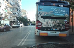 LA IMAGEN DE SALOBREÑA SE VERÁ DURANTE TODO UN AÑO EN LOS AUTOBUSES URBANOS DE GRANADA CAPITAL Y EN SU GUÍA TURÍSTICA OFICIAL