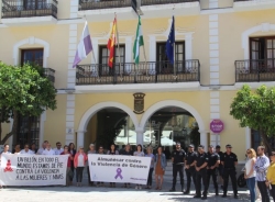 Almuñécar ha guardado este miércoles cinco minutos de silencio por las víctimas de Violencia de Género