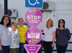 Almuñécar lanza una campaña con Violencia de Género a través de señales de tráfico