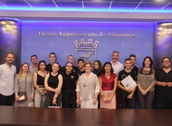 Almuñécar recibe una decena de estudiantes franceses de Erasmus de Movilidades Profesionales para realizar prácticas en el Parque de Bomberos y Comerc