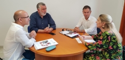 La Asociación de Chiringuitos y el área de Turismo y Playas de Motril plantean proyectos conjuntos para mejorar las playas y la oferta turística.