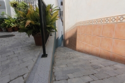 ¿Dónde está esa calle sin nombre de 35 centímetros de ancho?