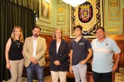 Luisa García Chamorro, alcaldesa de Motril, reconoce el talento de Pablo Maldonado y muestra su apoyo ante sus futuros proyectos