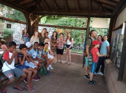 Un grupo de niños saharauis visita el parque Loro Sexi y el Acuario de Almuñécar
