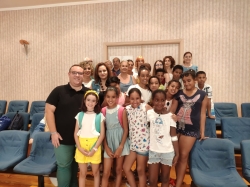 SALOBREÑA RECIBE A 15 NIÑOS SAHARAUIS, QUE PASAN UNA DIVERTIDA MAÑANA EN LA PISCINA