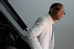 El Jazz en la Costa premia la trayectoria del pianista Gonzalo Rubalcaba