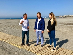 El Ayuntamiento de Motril invierte más de 14.000 euros en nuevas pasarelas para las playas