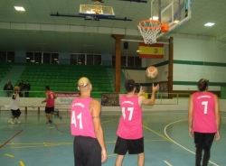 Una decena de equipos participan este sábado en el Torneo Basket 3X3 Almuñécar