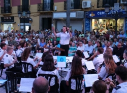 La Banda Municipal de Música de Almuñécar ofreció un brillante concierto y rindió homenaje al Alcalde que la creó al celebrar el 45º Aniversario