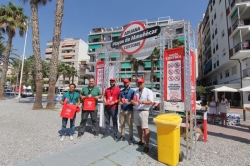 Almuñécar conciencia a sus bañistas sobre la preservación del medio ambiente en las playas