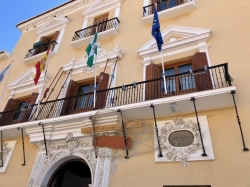 El Ayuntamiento contrata las obras de rehabilitación de la fachada de la casa consistorial en la Plaza de España