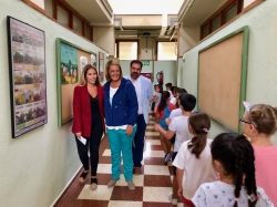 La alcaldesa inaugura el nuevo curso escolar en el que se han invertido más de 45.000 euros en mejoras de los colegios