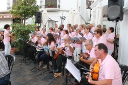 Con el tradicional homenaje a los mayores se inician en Salobreña las Fiestas del Rosario