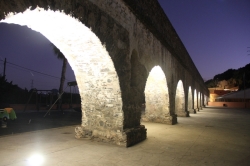 El Ayuntamiento de Almuñécar ilumina el tramo de acueducto de Torrecuevas