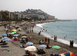 Las playas sexitanas de San Cristóbal, Puerta del Mar, Velilla y La Herradura renuevan su Q de calidad