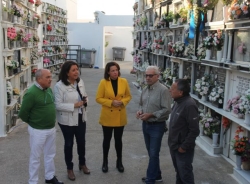 El Ayuntamiento prepara los cementerios de Almuñécar y La Herradura para celebrar el día de ‘Todos los Santos’