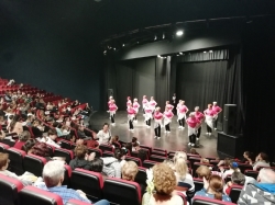Los escolares del colegio Juan Ramón Jimenénez celebran el Día del Abuelo