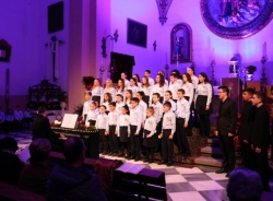 El Coro Infantil Pedro Mena de Adra ofreció un bello concierto navideño en la Iglesia de la Encarnación de Almuñécar.
