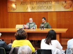 Javier Martín Franco presentó en Almuñécar su novela “El artillero de la Alhambra”
