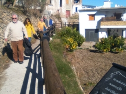 El presidente de la asociación cultural de Lanjarón inaugura en Yegen el sendero que el Ayuntamiento ha construido para homenajear a Lorca y Brenan
