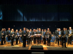 La Banda Municipal de Música de Almuñécar ofreció anoche el tradicional Concierto de Año Nuevo en La Herradura con un toque muy granadino
