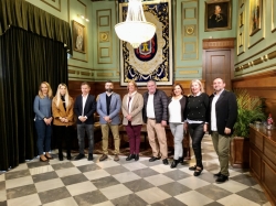 El Gobierno local recibe a Mar Aragón  y a la Agrupación de Hermandades, galardonados con la Medalla de Oro