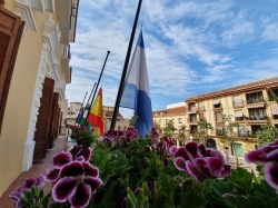 Motril ondeará sus banderas a media asta durante la crisis sanitaria como muestra de dolor por los miles de fallecidos