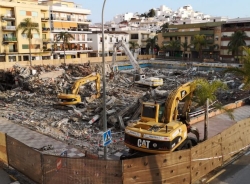 Concluyen los trabajos de derribo del mercado municipal de Almuñécar tras su declaración de ruina inminente