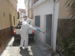 El Ayuntamiento de Salobreña desinfecta las calles de la Villa por cuarta vez y continuará con las labores en los próximos días