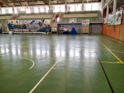 Motril cierra el albergue habilitado en  el pabellón municipal y traslada a los usuarios a alojamientos más idóneos