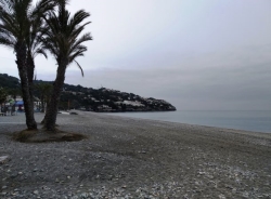 El Ayuntamiento de Almuñécar autoriza por medio de un bando de la alcaldesa el uso de las playas para el paseo de la población infantil