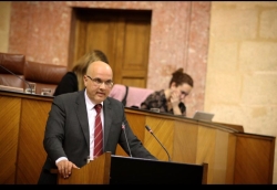 Fernández: “El impulso económico del gobierno andaluz favorece que más de 750 familias granadinas tengan ayuda para el alquiler”