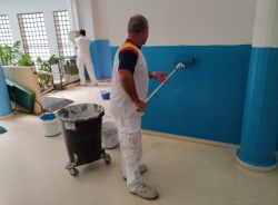 El Ayuntamiento de Almuñécar inicia pintado de colegios aprovechando el cierre anticipado