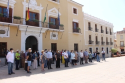 La ciudad de Motril se suma al silencio de todo un país por las víctimas de la pandemia del coronavirus COVID-19