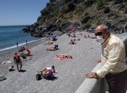 El viento de poniente deslució el primer sábado de la fase 3 en Almuñécar y La Herradura