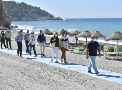 La Junta pone en marchael servicio de transporte lanzadera de acceso a la playa de Cantarriján