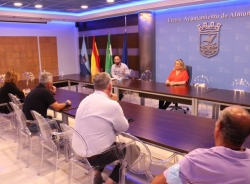Ayuntamiento de Almuñécar y la Asociación de Chiringuitos analizan la situación del sector ante la nueva temporada