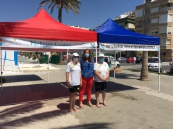 Entrega carpas a los Vigilantes de las playas.